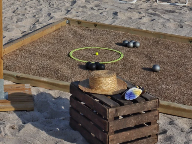 Activité pétanque à la plage